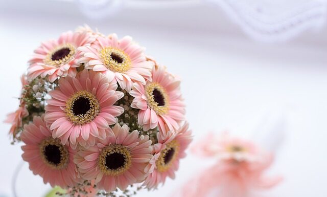 Ile włożyć do koperty na chrzciny?